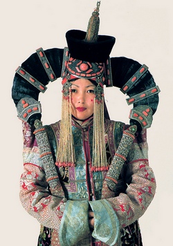 Женщина в средневековой Монголии