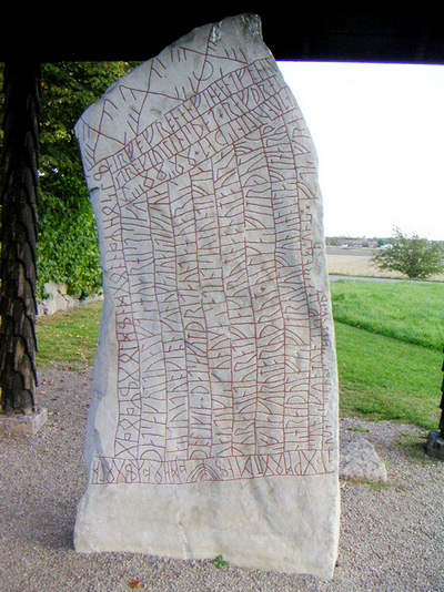 Руническая надпись на камне